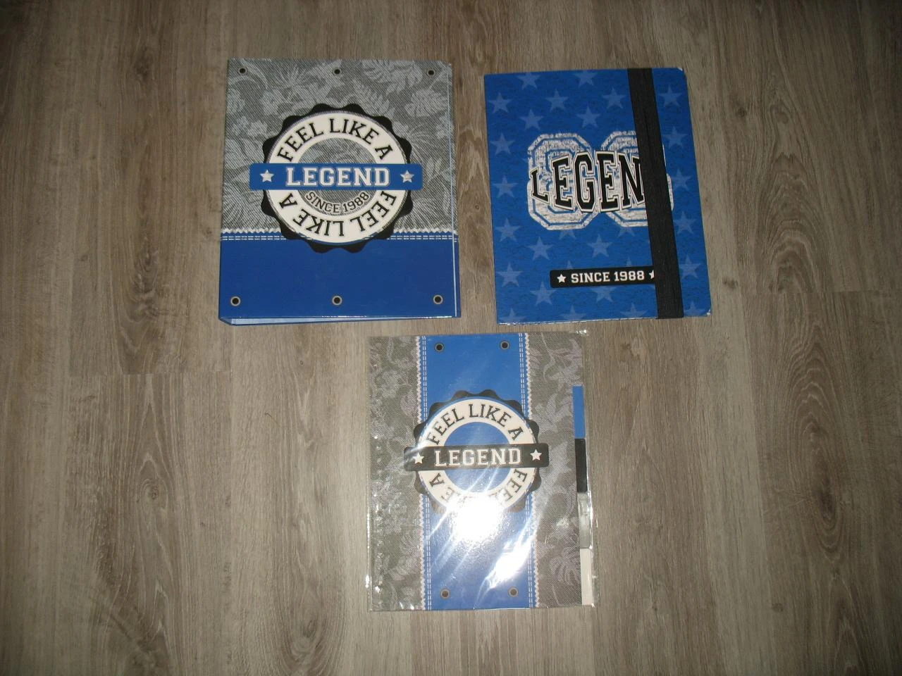 LOT DE 3 ARTICLES SCOLAIRES : CLASSEUR + POCHETTE + INTERCALAIRES - LEGEND - NE